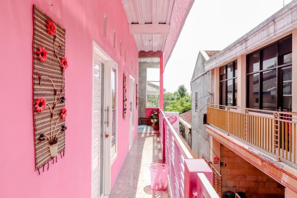 Pinky Guest House Syariah Kota Batu 바투 외부 사진